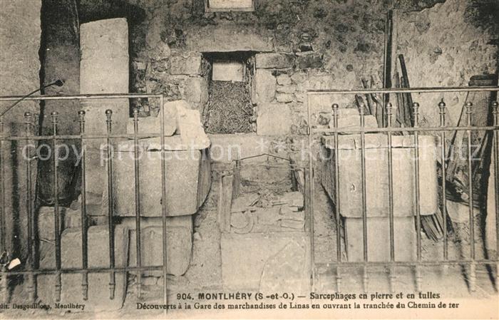Montlhery Sarcophages en pierre et en tulles
