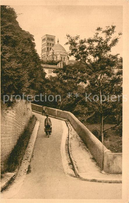 Angouleme Vieille Rue Saint Martin et la Cathedrale