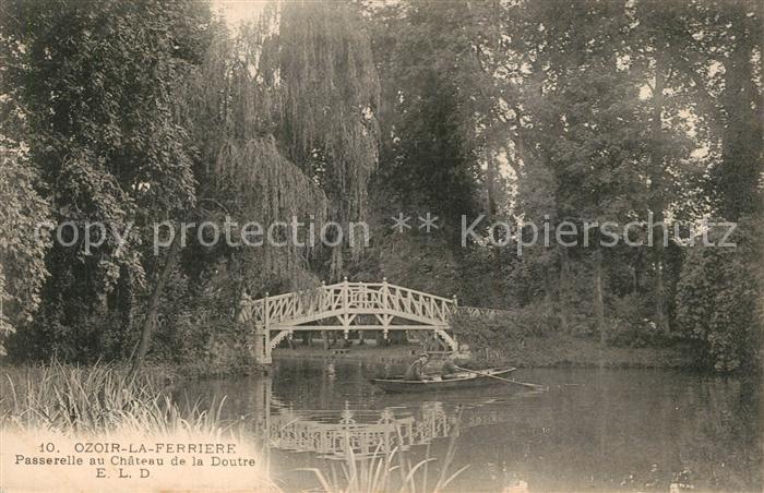 Ozoir-la-Ferriere Passerelle au Chateau de la Doutre