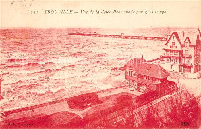 Trouville-sur-Mer Vue de la Jetée Promenade par gros temps