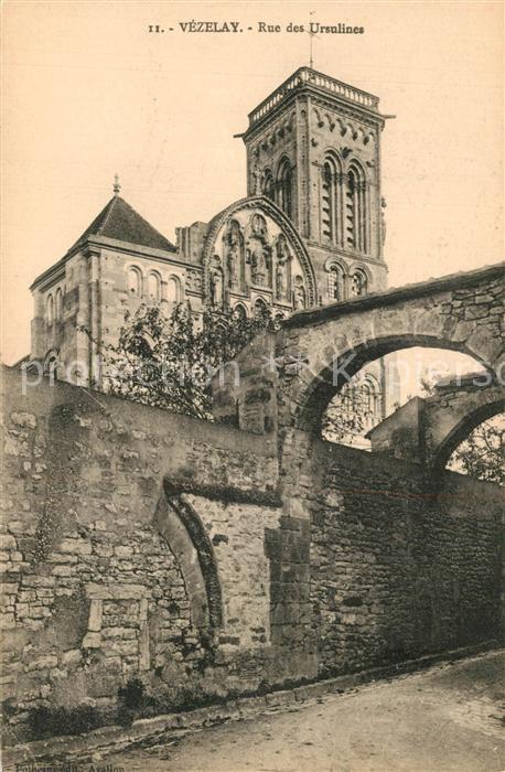 Vezelay Rue des Ursulines Basilique