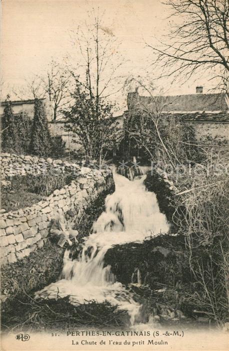 Perthes en Gatinais La chute de l'eau du petit Moulin