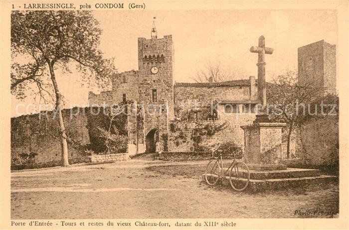 Larressingle Porte d’Entree Tours et restes du vieux Chateau fort