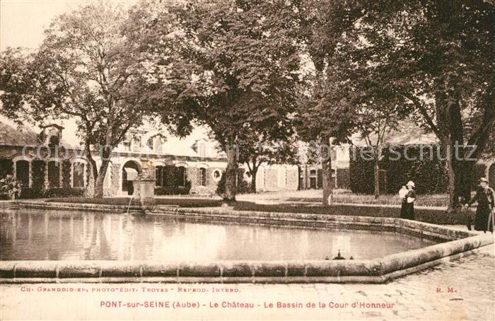 Pont-sur-Seine Le Chateau Le Bassin de la Cour d_Honne