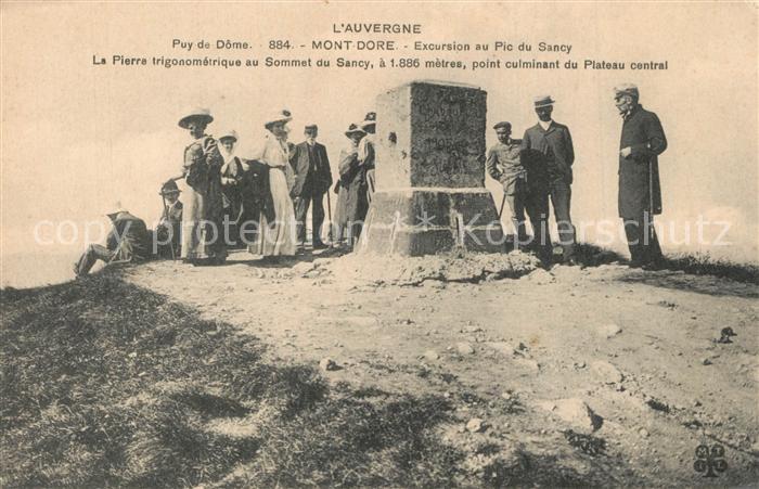 Mont-Dore Excursion au Pic du Sancy Pierre trigonométrique au sommet