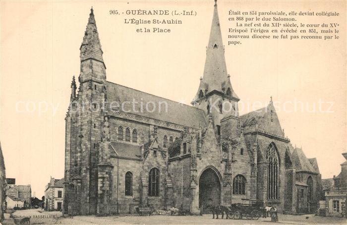 Guerande Eglise Saint Aubin et la place