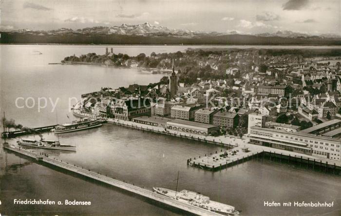Friedrichshafen Bodensee Fliegeraufnahme mit Hafen und Hafenbahnhof
