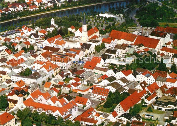 Kelheim Altstadt mit Pfarrkirche Maria Himmelfahrt Fliegeraufnahme