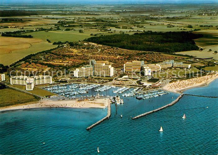 Damp Fliegeraufnahme mit Segelhafen