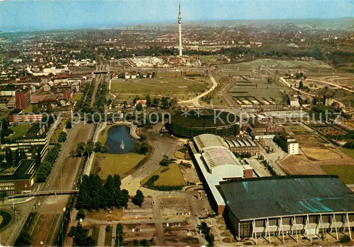 Dortmund Westfalenpark mit Florianturm Westfalenhalle und Halle fuer Sonderschau