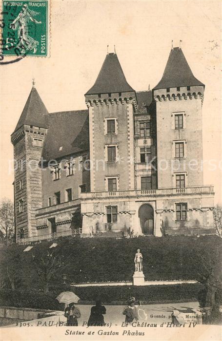 Pau 64 Le Chateau d’Henri IV Statue de Gaston