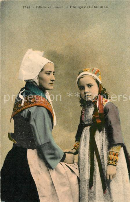 Plougastel-Daoulas Fillette et Femme