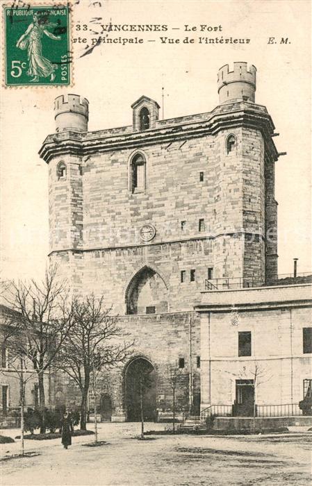 Vincennes Le Fort Porte principale Vue de l'interieur