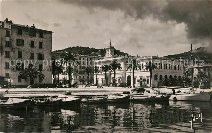 Ajaccio Un coin du port et l Hôtel de Ville
