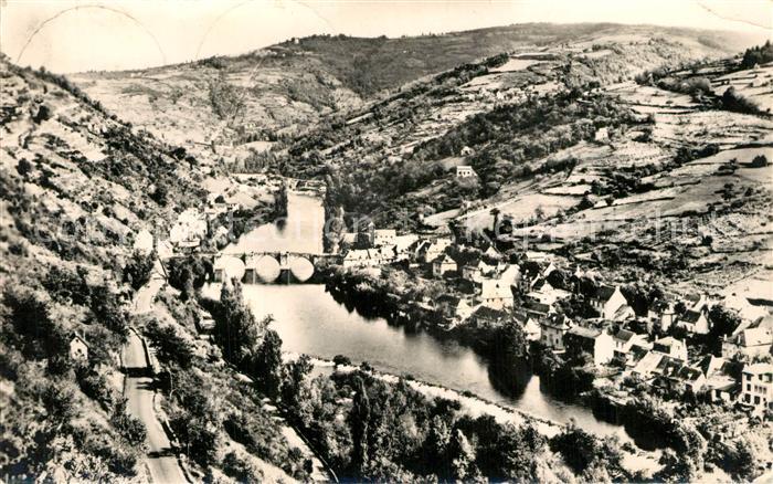 Entraygues-sur-Truyere Vue panoramique sur la Truyere