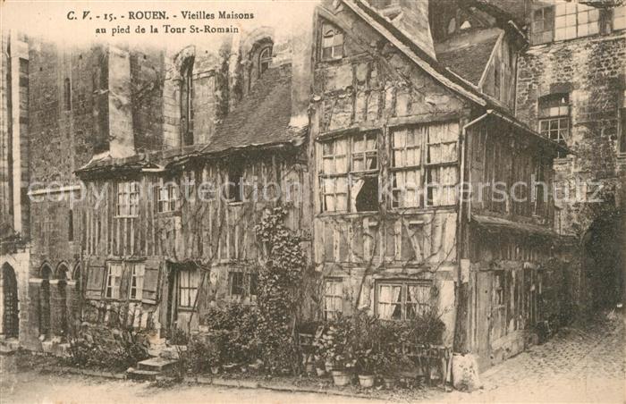 Rouen Vieilles maisons au pied de la Tour Saint Romain