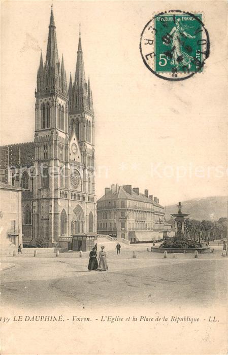 Voiron Eglise et Place de la République Fontaine