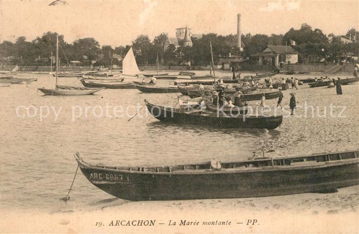 Arcachon Gironde La plage a marée montante bateaux