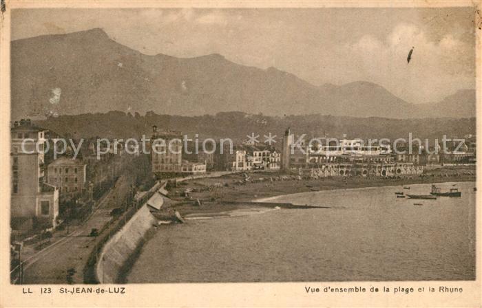 Saint-Jean-de-Luz Vue d ensemble de la plage et la Rhune