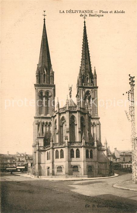 La Delivrande Place et Abside de la Basilique