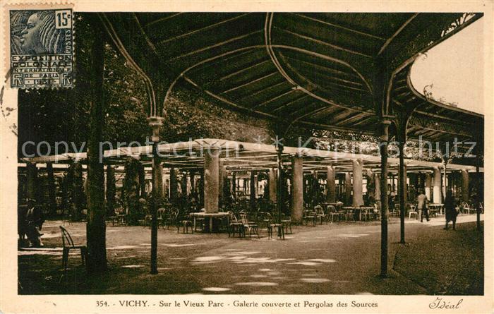 Vichy Allier Sur le Vieux Parc Galerie couverte et Pergolas des Sources