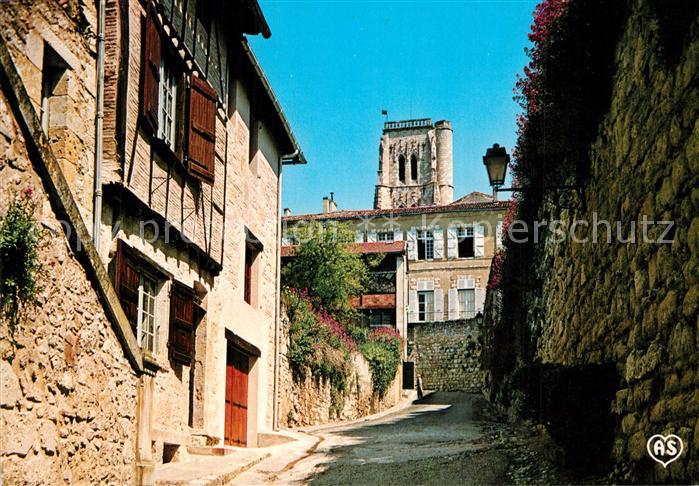 Lectoure La rue Fontilie qui longe les anciens remparts