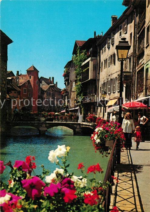 Annecy Haute-Savoie Ses vieux quartiers Les quais fleuris d