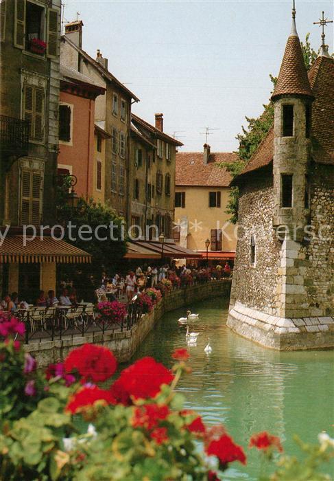 Annecy Haute-Savoie Le quai des Vieilles Prisons sur le Thi