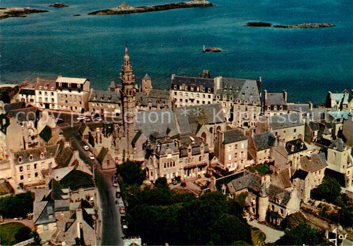 Roscoff Quartier de l'Eglise dominant la mer