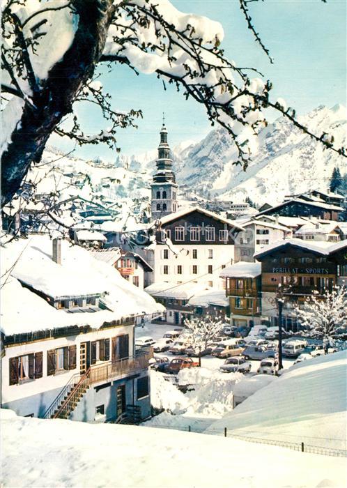 La Clusaz Centre de la station et son clocher en hiver