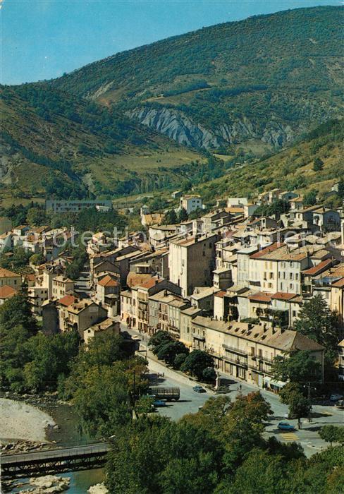 Serres Hautes-Alpes Vue aérienne au fond la crête et vallon de Saumane