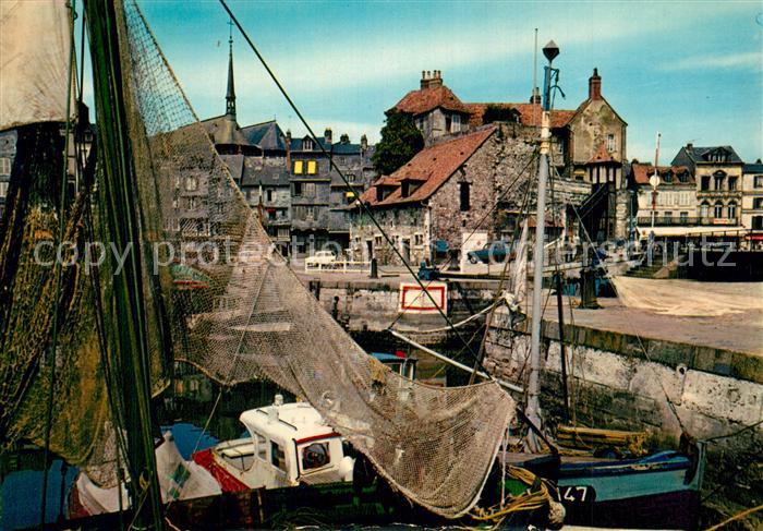 Honfleur Lieutenance et les bateaux de pêche