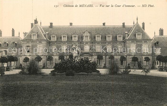 Menars Chateau Cour d honneur Schloss