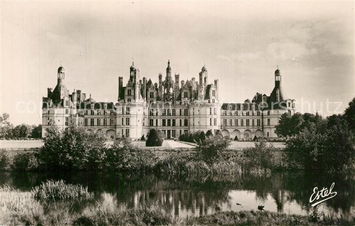 Chambord Blois Chateau Facade et jardins sur le Cosson Schloss