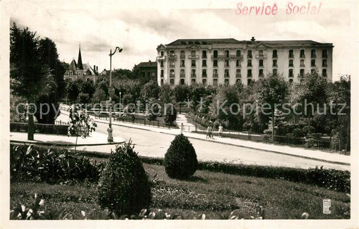 Neris-les-Bains Le Parc devant le Grand Hotel