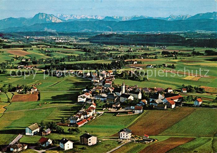 Neukirchen Voeckla Fliegeraufnahme mit Traunstein und Hoellengebirge