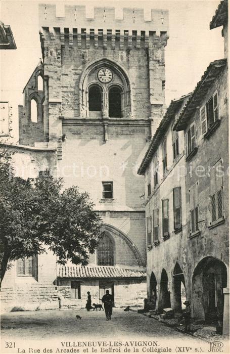 Villeneuve-les-Avignon La Rue des Arcades et le Beffroi de la Collegiale