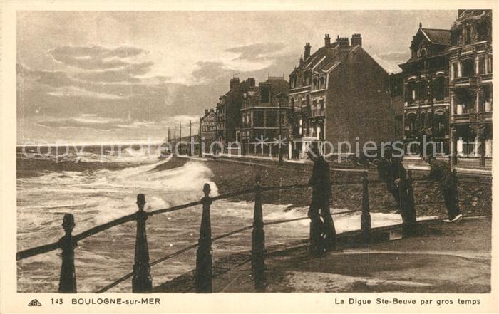 Boulogne-sur-Mer La Digue Ste Beuve par gros temps