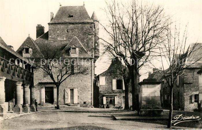 Domme Hôtel du Gouverneur et Place de la Hall