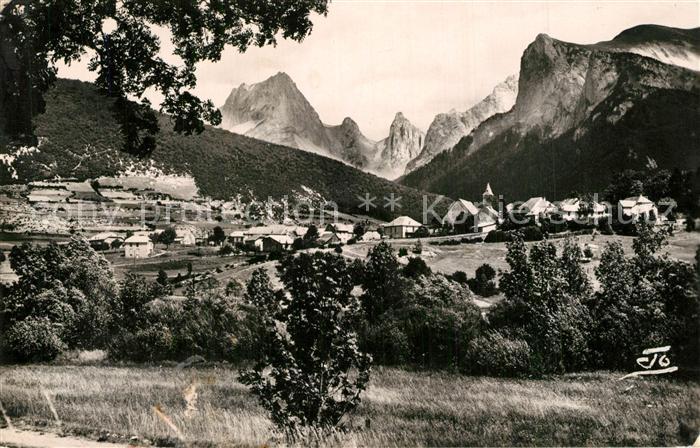 Lus-la-Croix-Haute Vue Generale prise de la Route Nationale 75 au fond la Crête