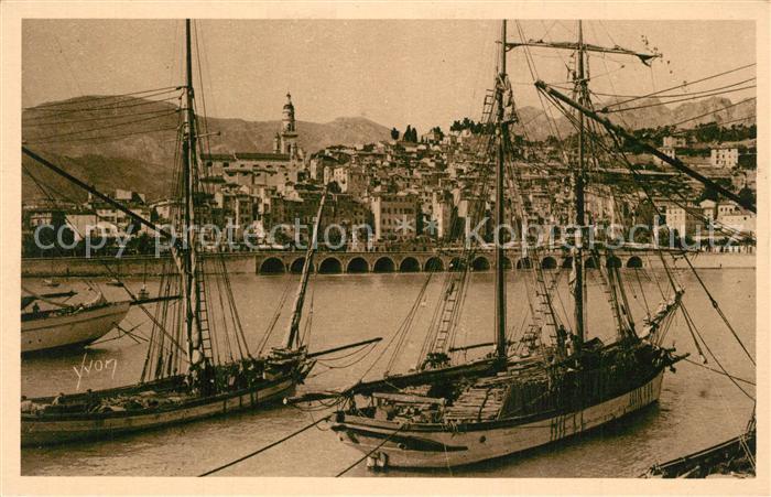 Menton Alpes Maritimes Le port et la vieille ville Voiliers