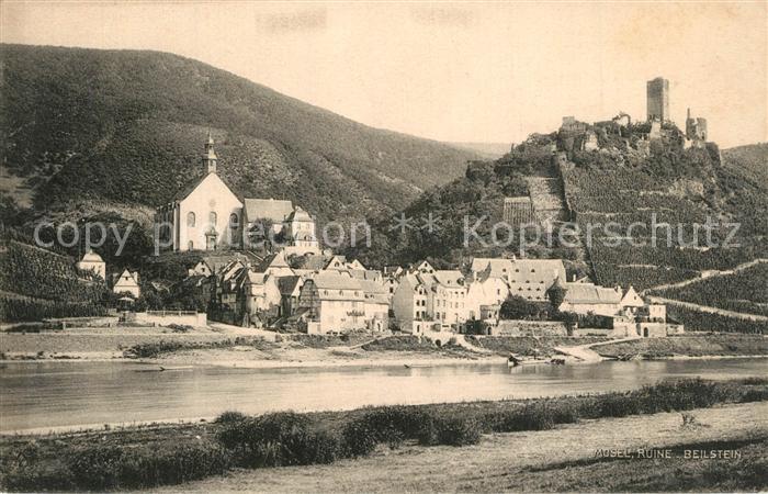 Beilstein Mosel Blick ueber die Mosel zum Ort mit Burgruine