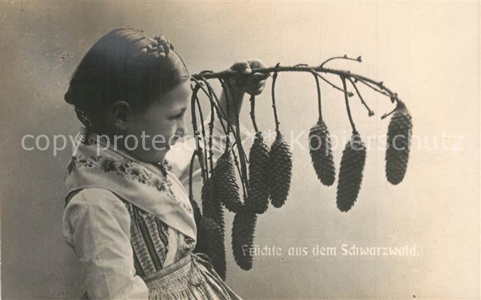 Tannenzapfen Schwarzwald Kind Tracht