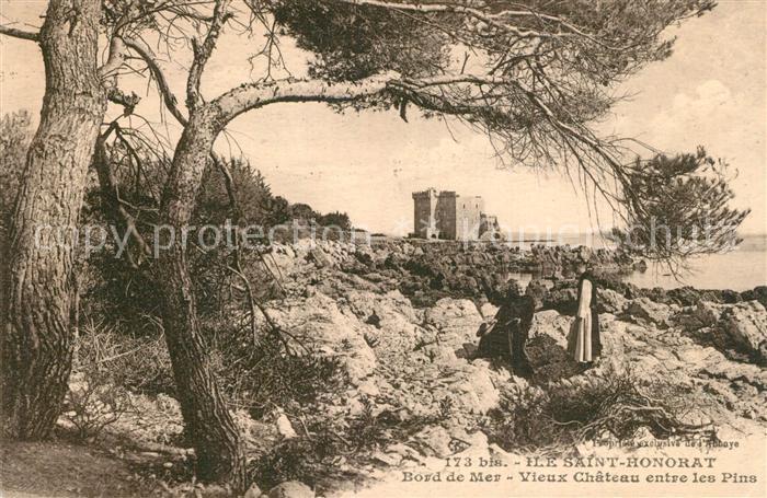 Ile Saint-Honorat Alpes Maritimes Bord de Mer Vieux Chateau entre les Pin