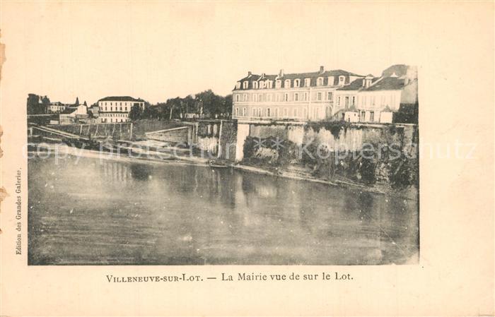 Villeneuve-sur-Lot La Mairie vue de sur le Lot