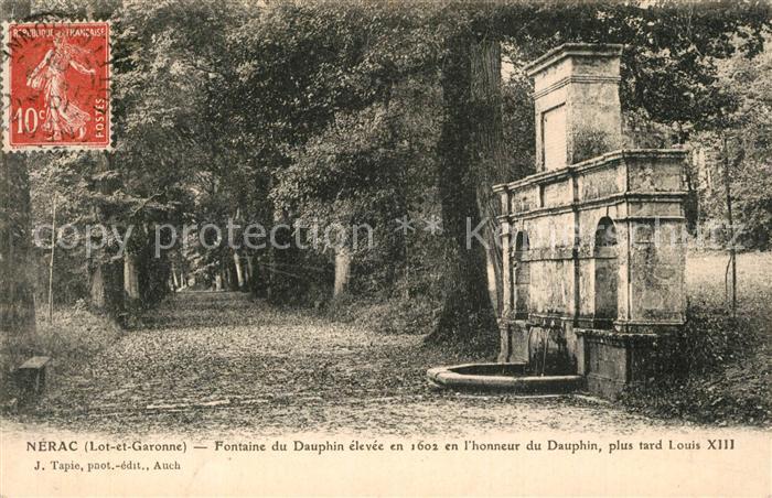 Nerac Fontaine du Dauphin elevee en 1602 en l’honneur du Dauphin