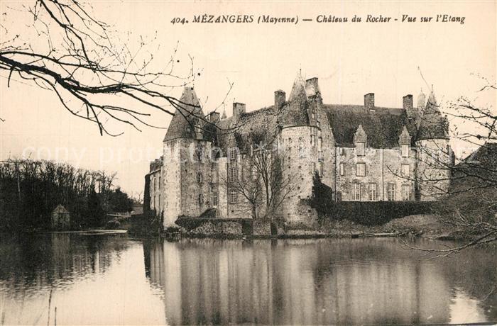 Mezangers Chateau du Rocher vue sur l'étang