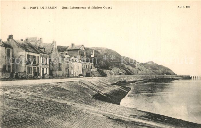 Port-en-Bessin Quai Letourneur et falaises
