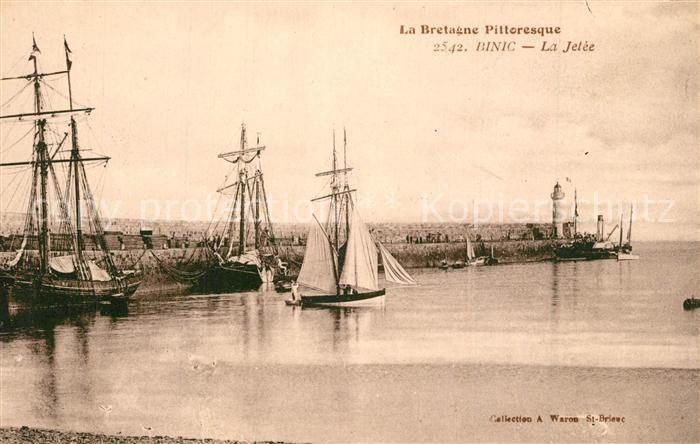 Binic Cotes d Armor La Jetée Bateaux