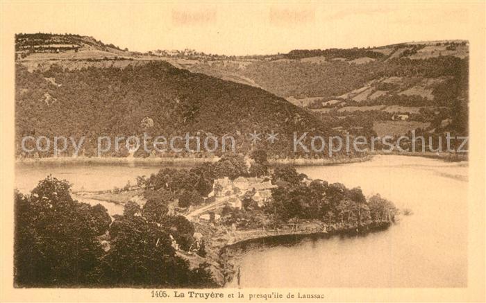 Sarrans Lac de La Truyere et la presqu ile de Laussac